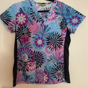 FLOWER SCRUB TOP